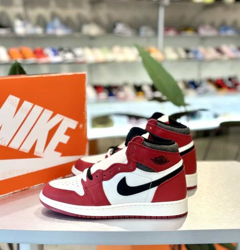 Air Jordan 1 Retro High OG "Chicago" Lost and Found (GS)